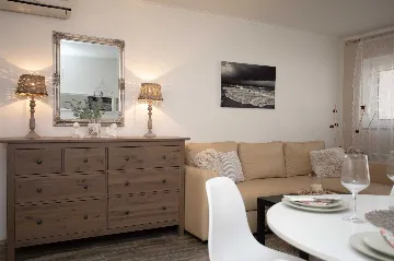 Seaside Apartment for 4 Guests in Vrbnik (Krk)