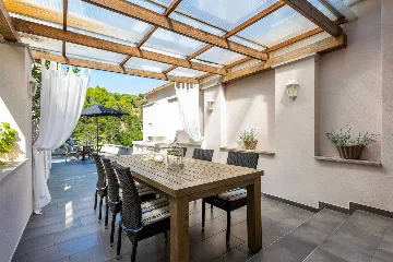 Seaside Apartment for 4 Guests in Vrbnik (Krk)