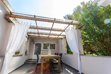 Seaside Apartment for 4 Guests in Vrbnik (Krk)