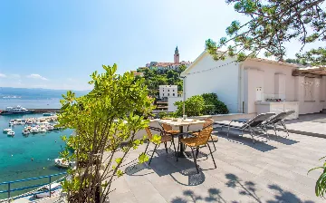 Seaside Apartment for 4 Guests in Vrbnik (Krk)