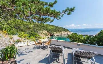 Seaside Apartment for 4 Guests in Vrbnik (Krk)