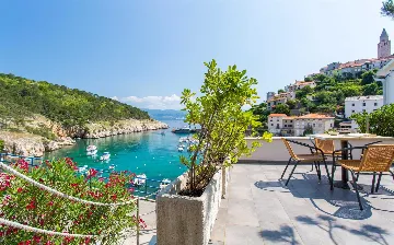 Seaside Apartment for 4 Guests in Vrbnik (Krk)