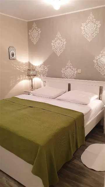 Seaside Apartment for 4 Guests in Vrbnik (Krk)