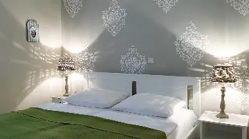 Seaside Apartment for 4 Guests in Vrbnik (Krk)