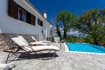 Hlapa (Krk) Apartment for Up to 5 Guests