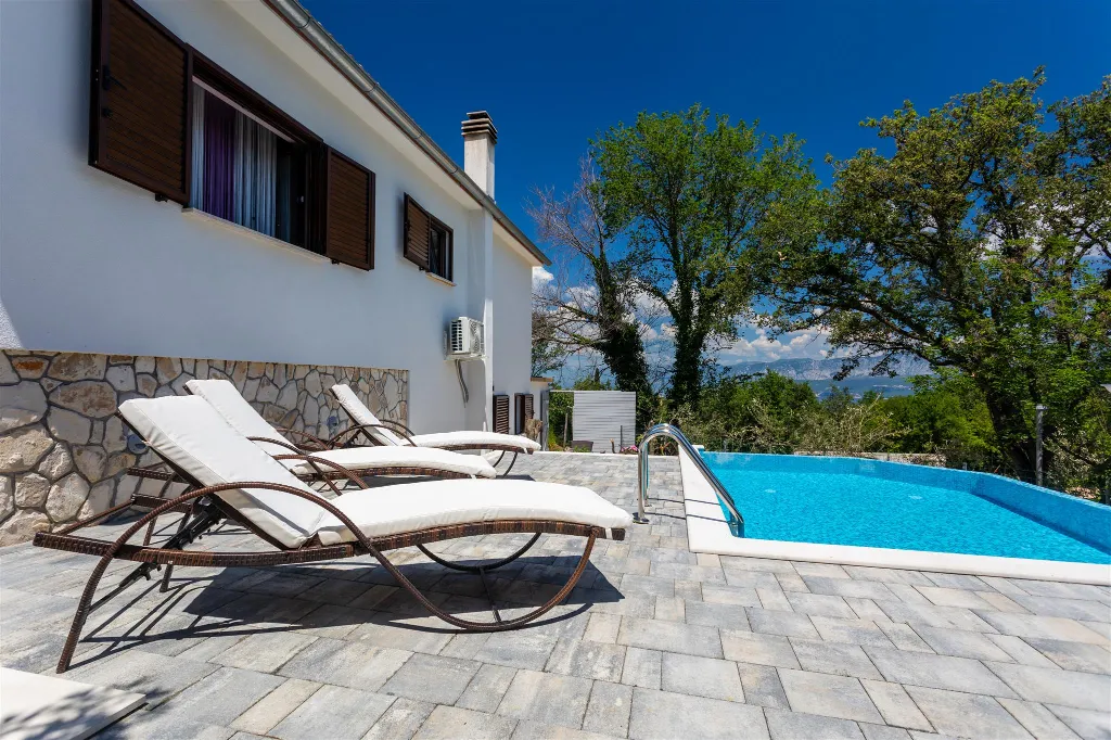 Hlapa (Krk) Apartment for Up to 5 Guests