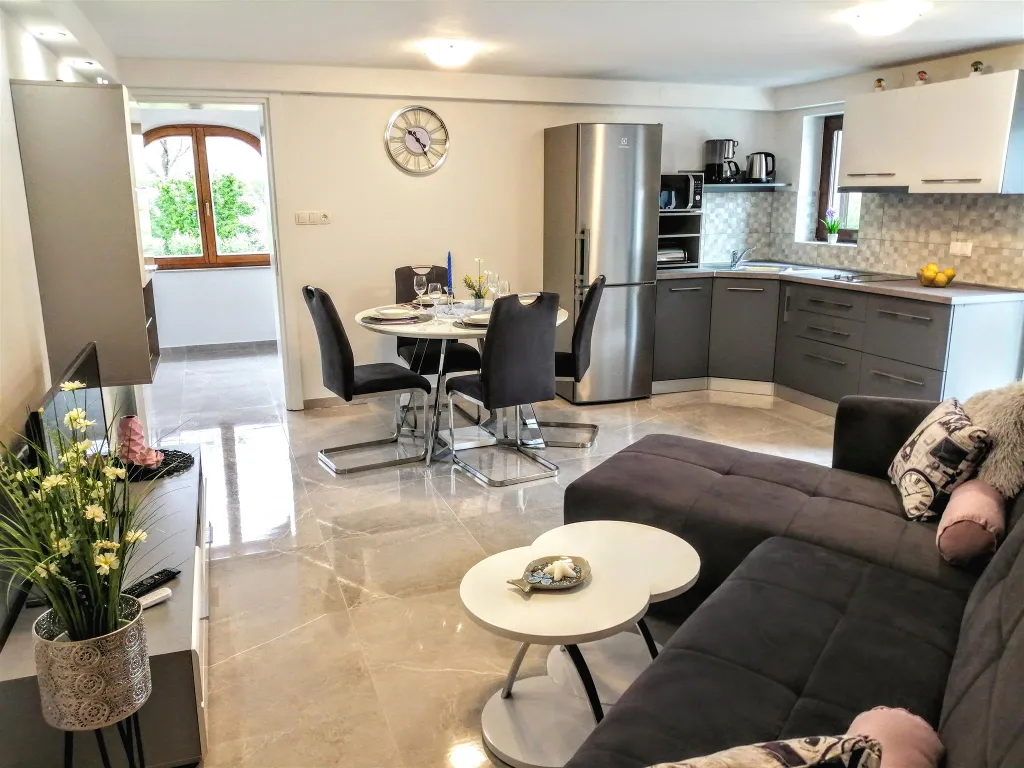 Hlapa (Krk) Apartment for Up to 5 Guests
