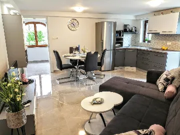 Hlapa (Krk) Apartment for Up to 5 Guests