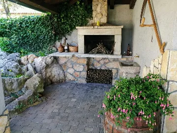 Hlapa (Krk) Apartment for Up to 5 Guests