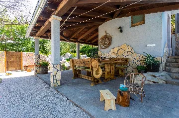 Hlapa (Krk) Apartment for Up to 5 Guests