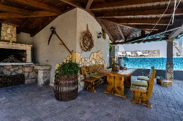 Hlapa (Krk) Apartment for Up to 5 Guests