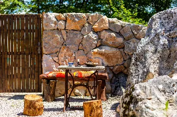 Hlapa (Krk) Apartment for Up to 5 Guests