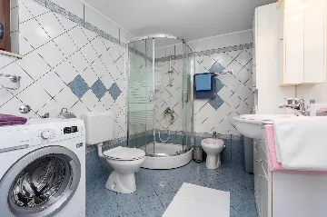 Hlapa (Krk) Apartment for Up to 5 Guests