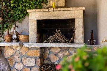 Hlapa (Krk) Apartment for Up to 5 Guests