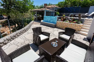 Hlapa (Krk) Apartment for Up to 5 Guests