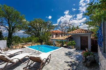 Hlapa (Krk) Apartment for Up to 5 Guests