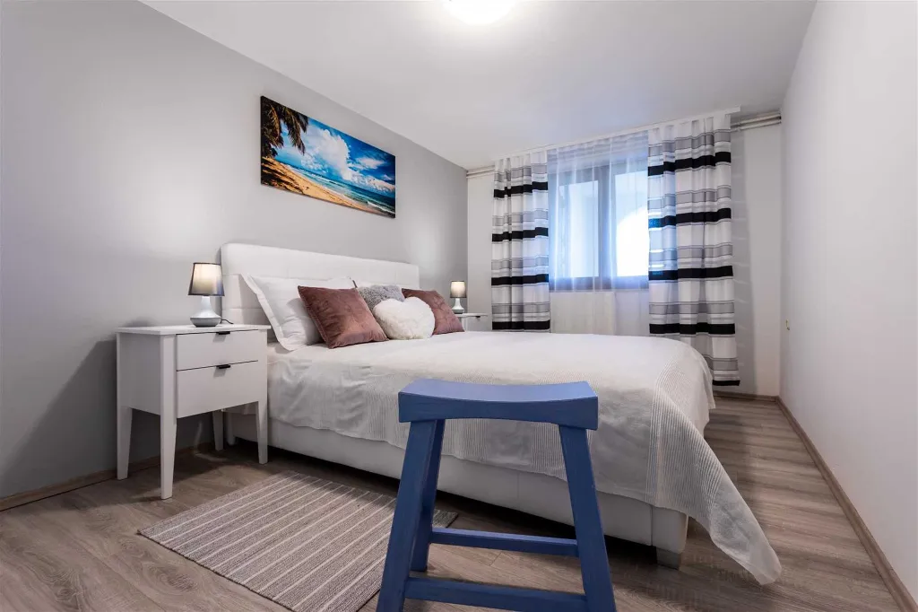 Hlapa (Krk) Apartment for Up to 5 Guests