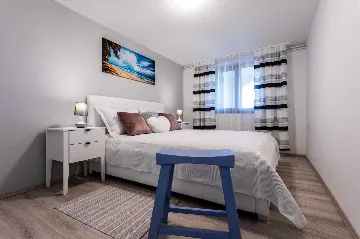 Hlapa (Krk) Apartment for Up to 5 Guests