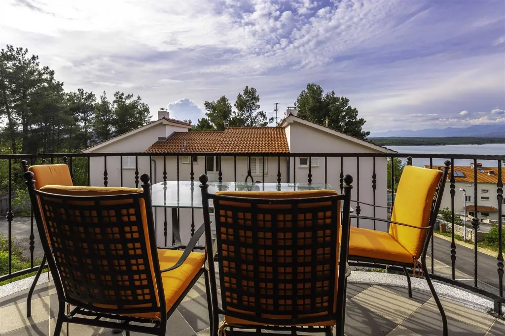 2-Bedroom Apartment in Soline (Krk) for Up to 5