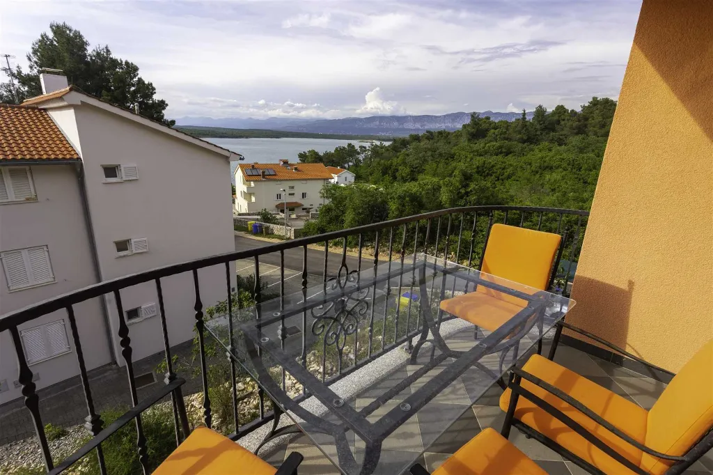 2-Bedroom Apartment in Soline (Krk) for Up to 5