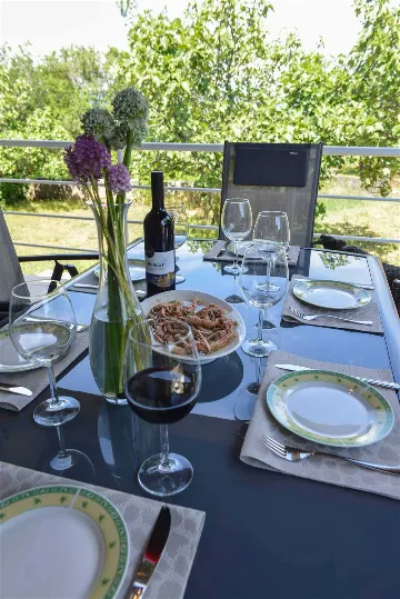 3-Bedroom Apartment with Private Pool in Sveti Vid Dobrinjski