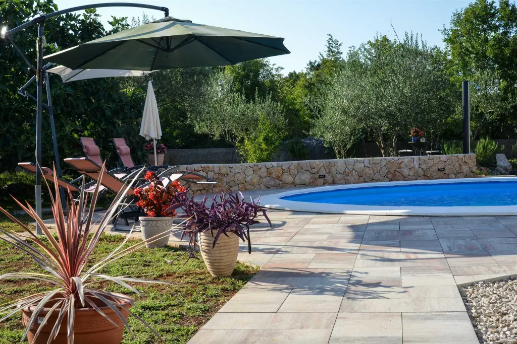 3-Bedroom Apartment with Private Pool in Sveti Vid Dobrinjski