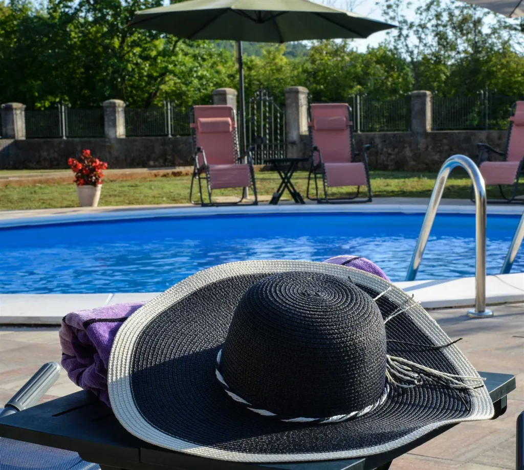 3-Bedroom Apartment with Private Pool in Sveti Vid Dobrinjski
