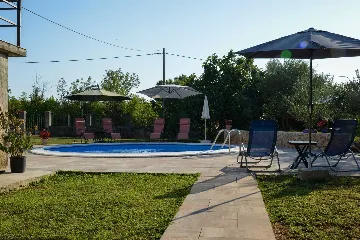 3-Bedroom Apartment with Private Pool in Sveti Vid Dobrinjski