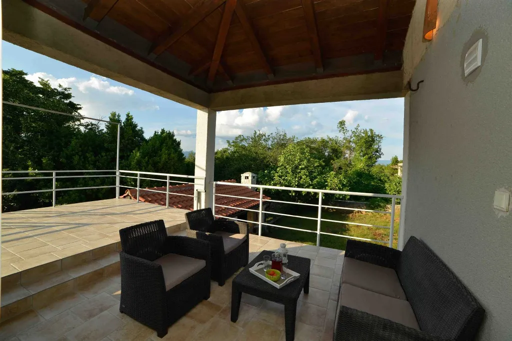 3-Bedroom Apartment with Private Pool in Sveti Vid Dobrinjski