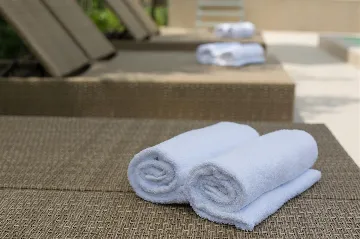 Krk City Apartment for 6 Guests with Heated Pool