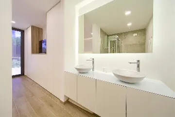 Krk City Apartment for 6 Guests with Heated Pool