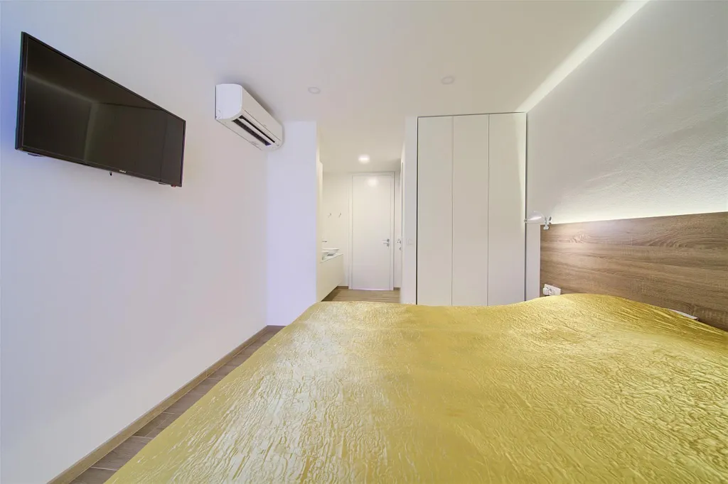 Krk City Apartment for 6 Guests with Heated Pool