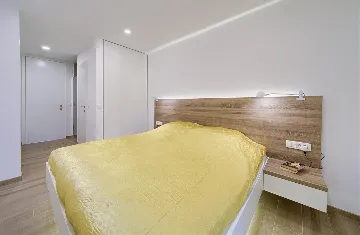 Krk City Apartment for 6 Guests with Heated Pool