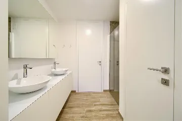 Krk City Apartment for 6 Guests with Heated Pool