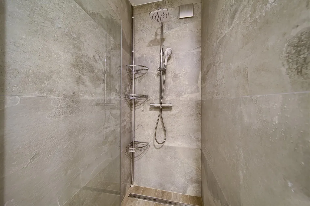 Krk City Apartment for 6 Guests with Heated Pool