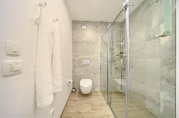 Krk City Apartment for 6 Guests with Heated Pool