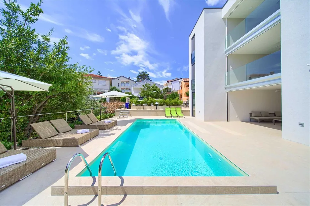 Krk City Apartment for 6 Guests with Heated Pool