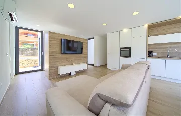 Krk City Apartment for 6 Guests with Heated Pool