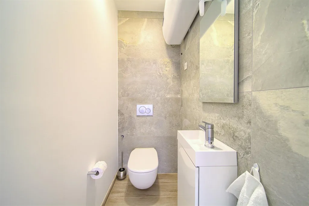 Krk City Apartment for 6 Guests with Heated Pool