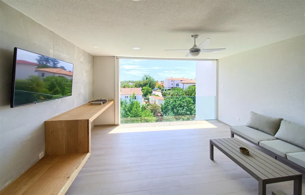 Krk City Apartment for 6 Guests with Heated Pool
