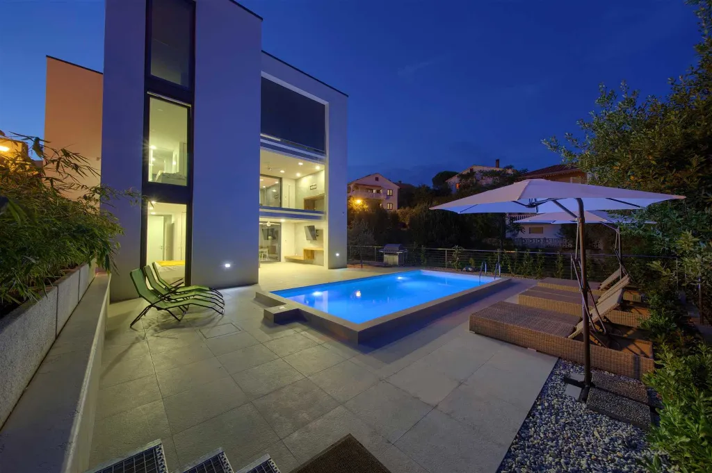 Krk City Apartment for 6 Guests with Heated Pool