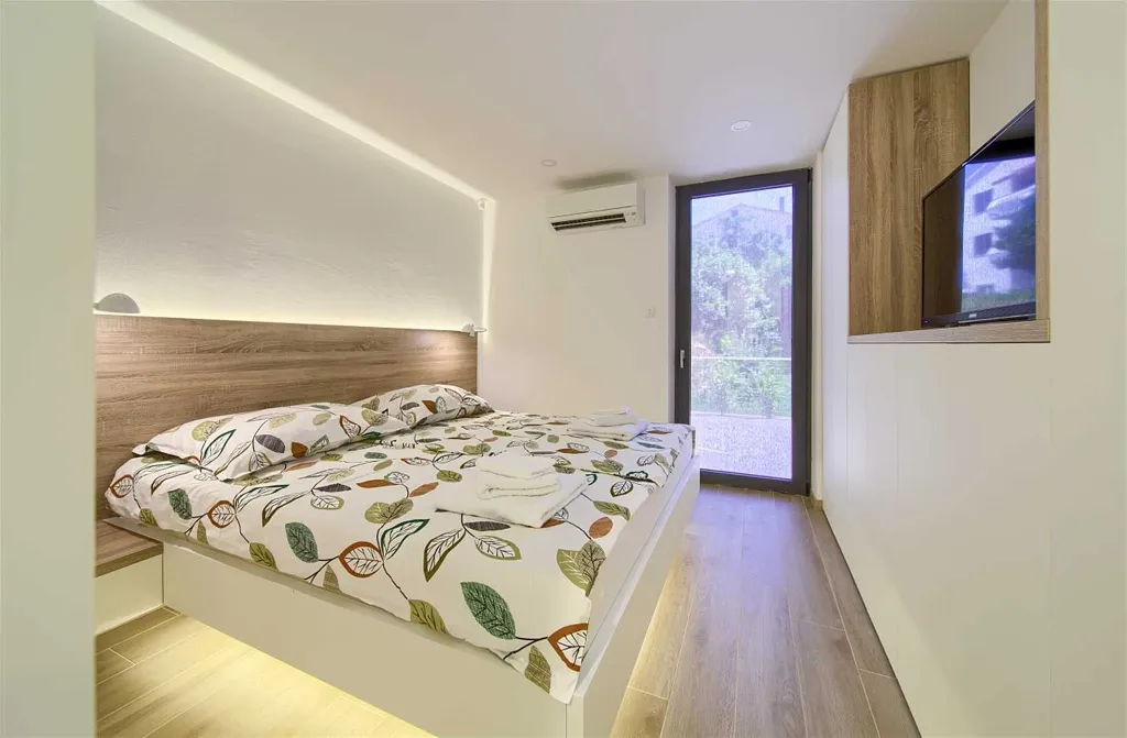 Apartment in Krk with Heated Pool for 6 Guests