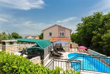 3-Bedroom Apartment in Hlapa (Krk) for 8 Guests