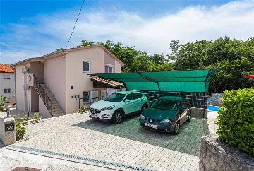 3-Bedroom Apartment in Hlapa (Krk) for 8 Guests