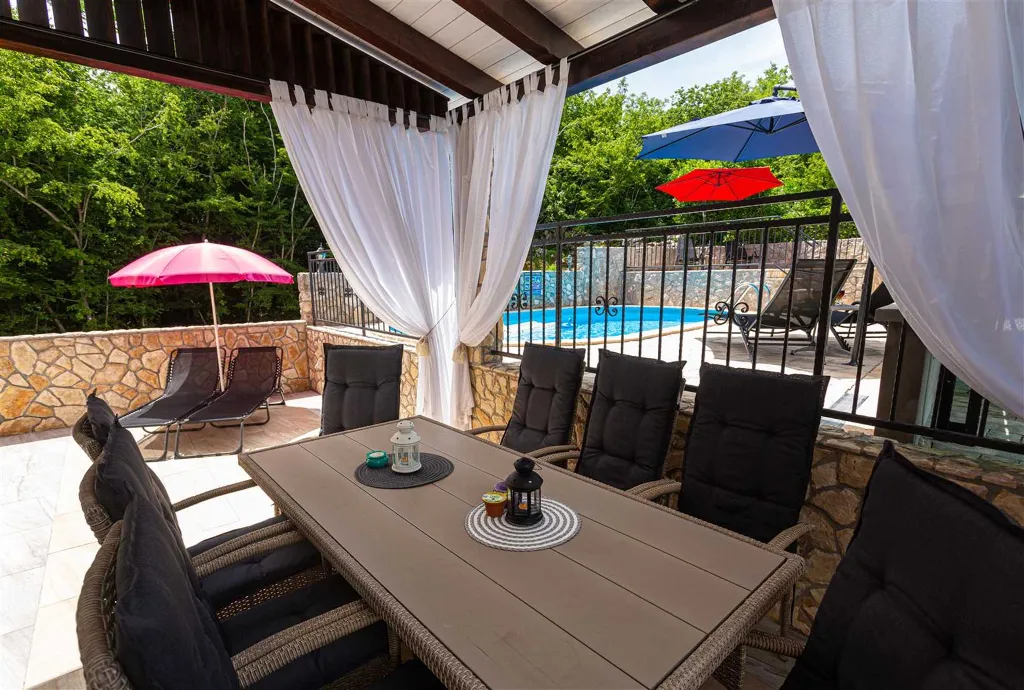 3-Bedroom Apartment in Hlapa (Krk) for 8 Guests