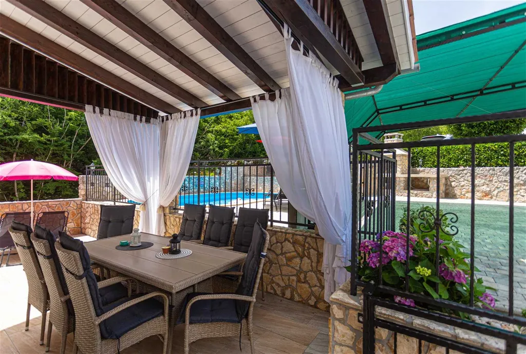 3-Bedroom Apartment in Hlapa (Krk) for 8 Guests