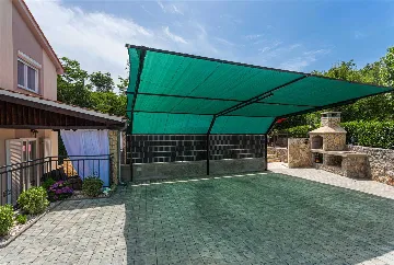 3-Bedroom Apartment in Hlapa (Krk) for 8 Guests