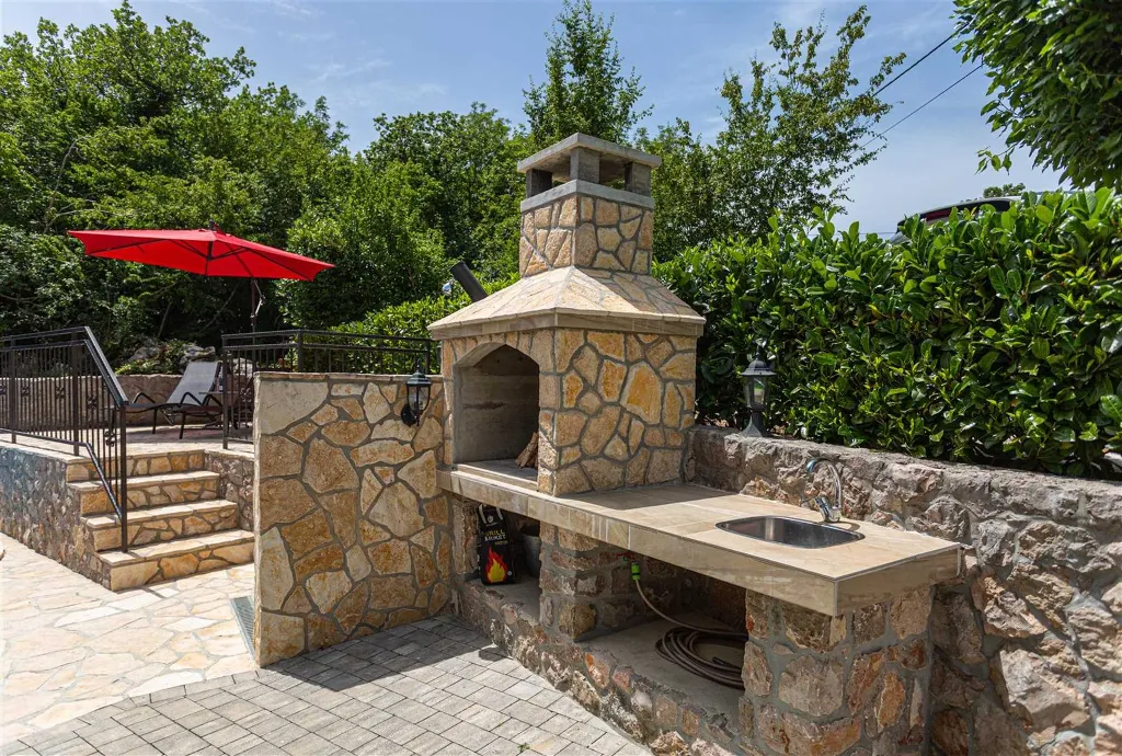 3-Bedroom Apartment in Hlapa (Krk) for 8 Guests