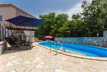 3-Bedroom Apartment in Hlapa (Krk) for 8 Guests