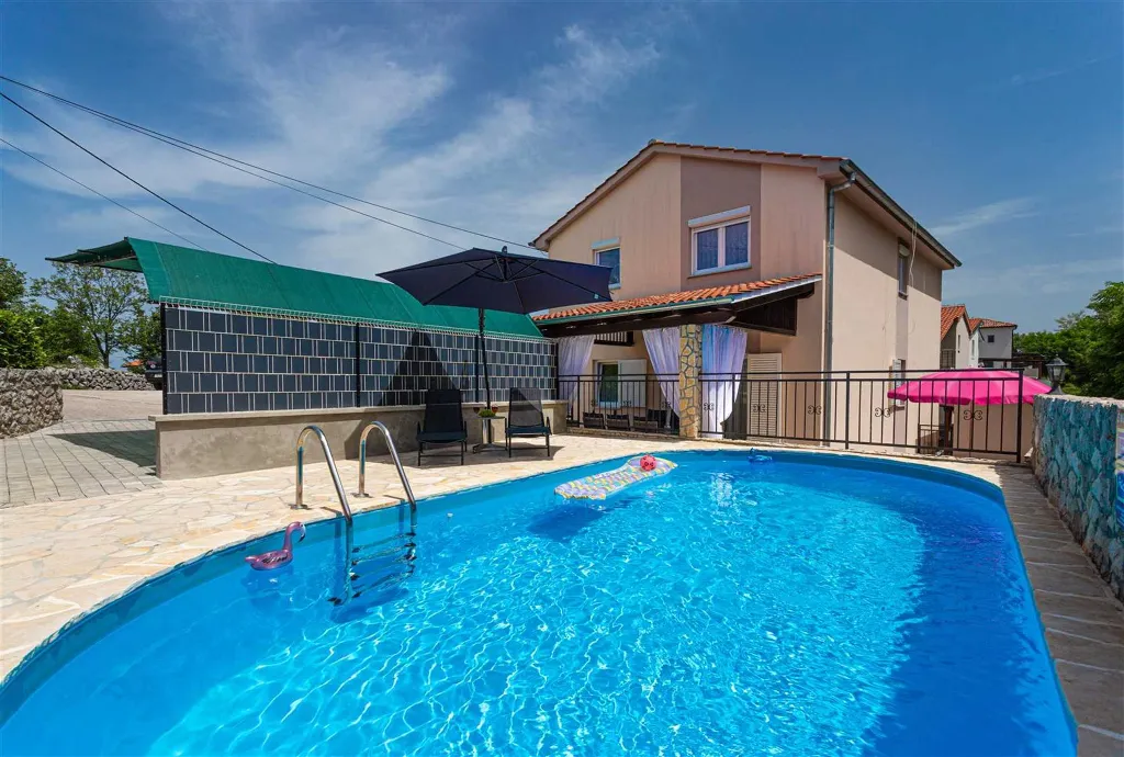 3-Bedroom Apartment in Hlapa (Krk) for 8 Guests